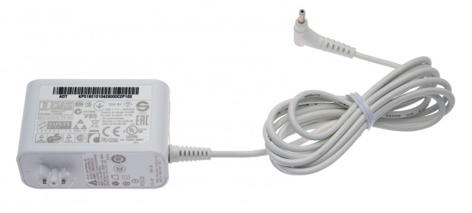 Acer Netzteil / Ladegerät weiß 12V / 1,5A / 18W Aspire Switch 10 SW5-015 Serie (Original)